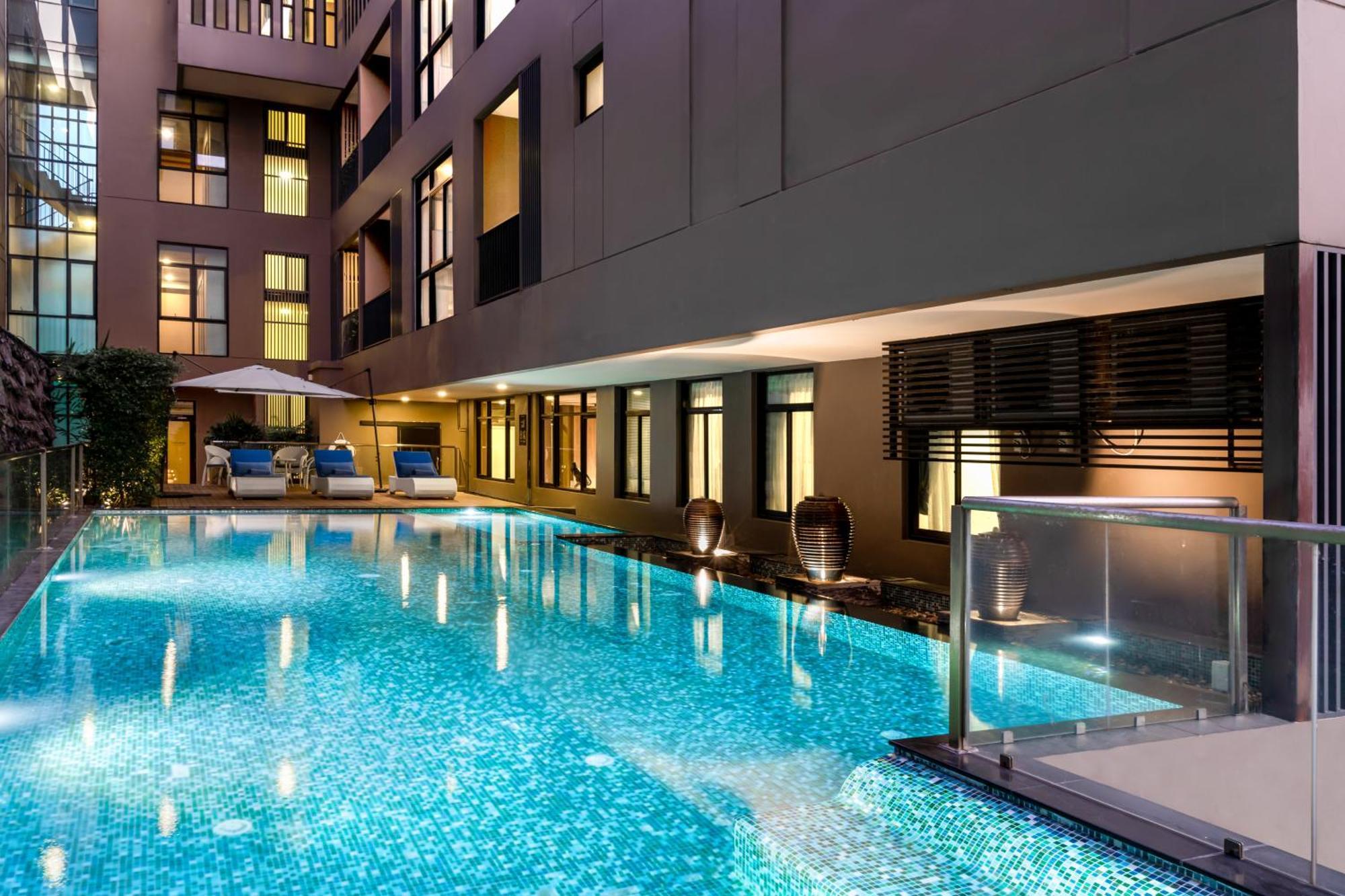Metropolis Suites Bangkok, Tapestry Collection By Hilton מראה חיצוני תמונה