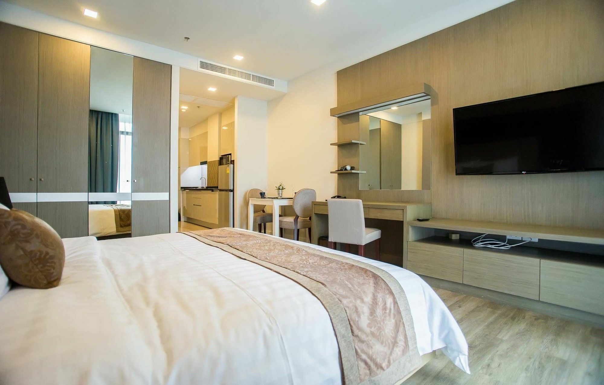 Metropolis Suites Bangkok, Tapestry Collection By Hilton מראה חיצוני תמונה