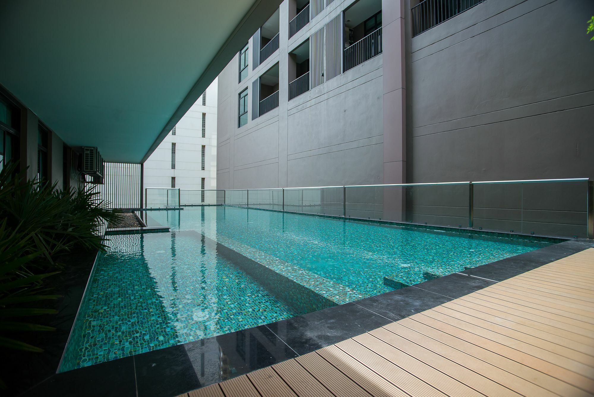 Metropolis Suites Bangkok, Tapestry Collection By Hilton מראה חיצוני תמונה