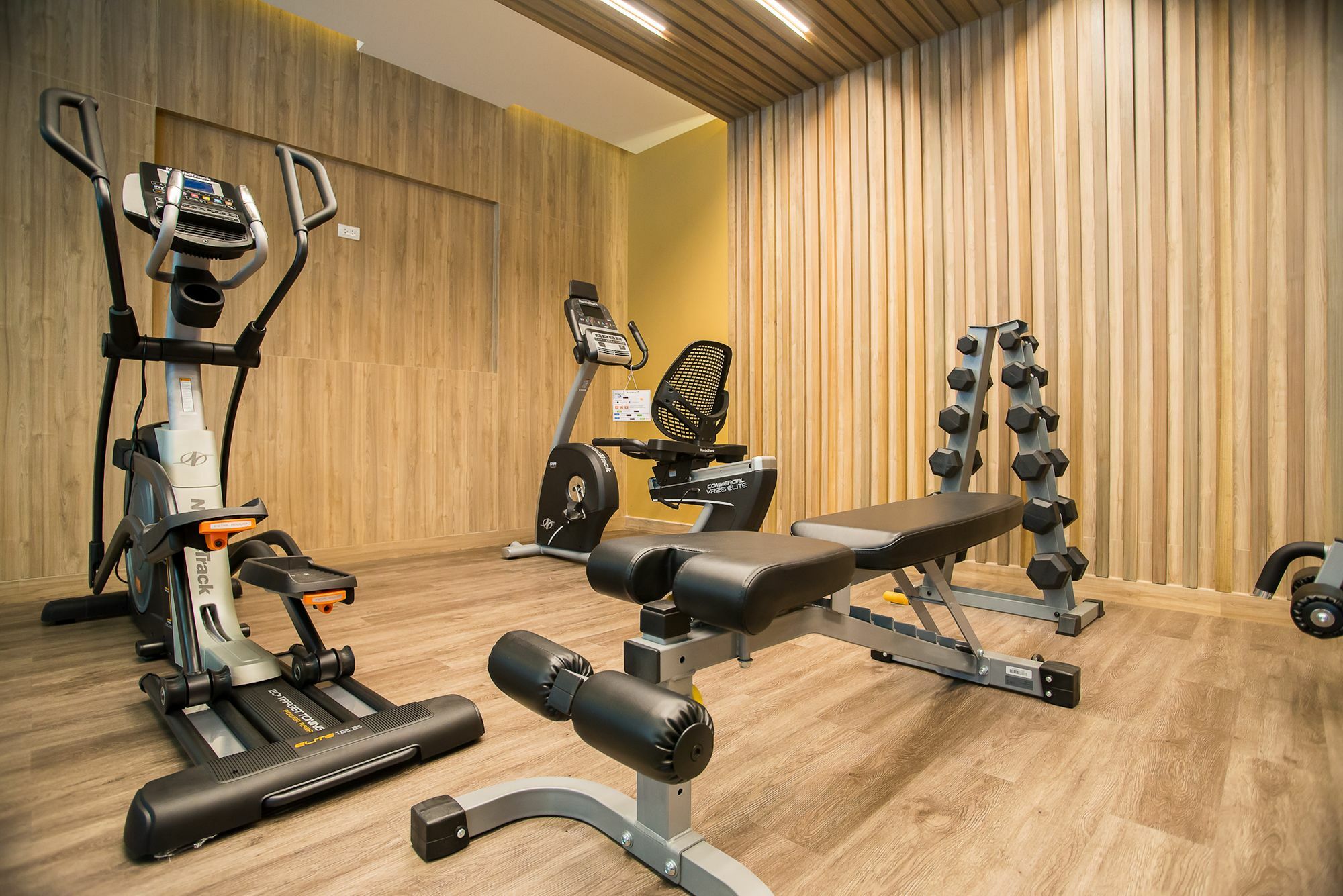 Metropolis Suites Bangkok, Tapestry Collection By Hilton מראה חיצוני תמונה